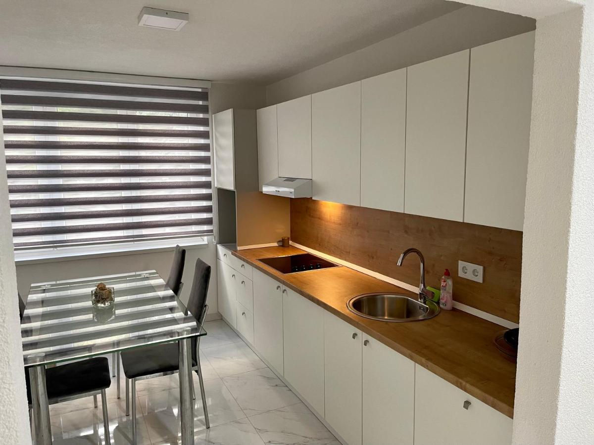 Anet Apartman Visoko Esterno foto